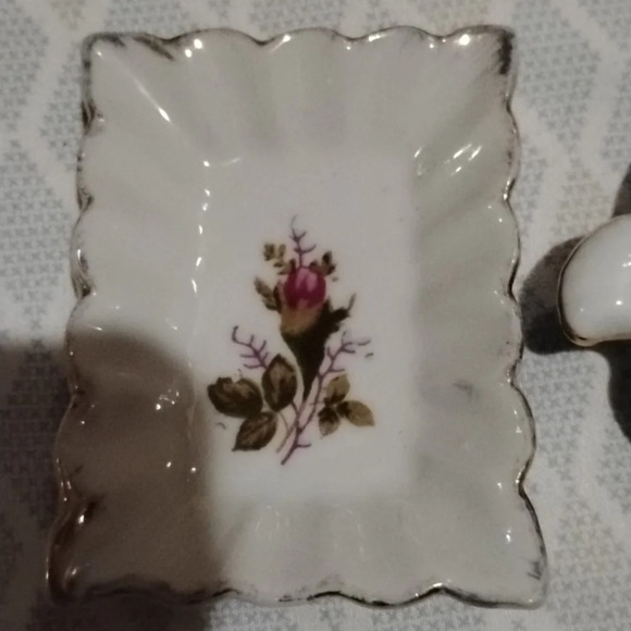 2 piece porcelain small dishes - Picture 6 of 6